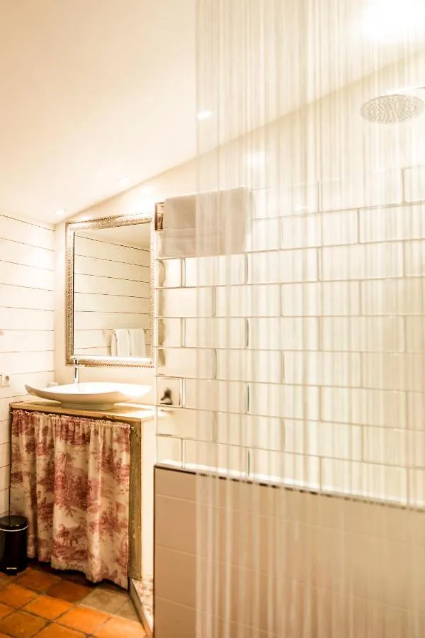 Au Ralenti du Lierre Bed and Breakfast Gordes Bed & Breakfast