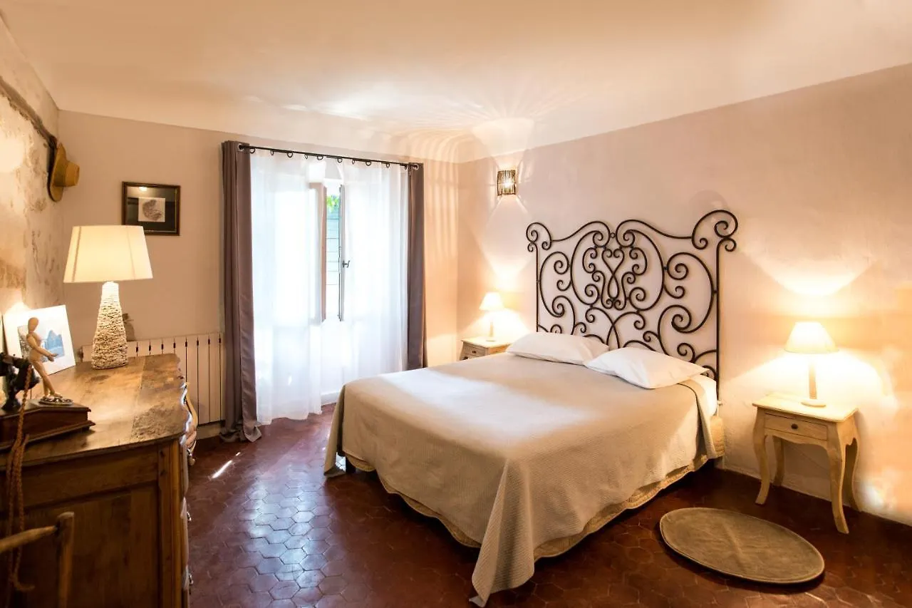 Au Ralenti du Lierre Bed and Breakfast Gordes Bed & Breakfast