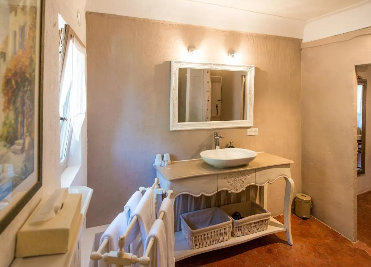Au Ralenti du Lierre Bed and Breakfast Gordes 2*,  Frankrig